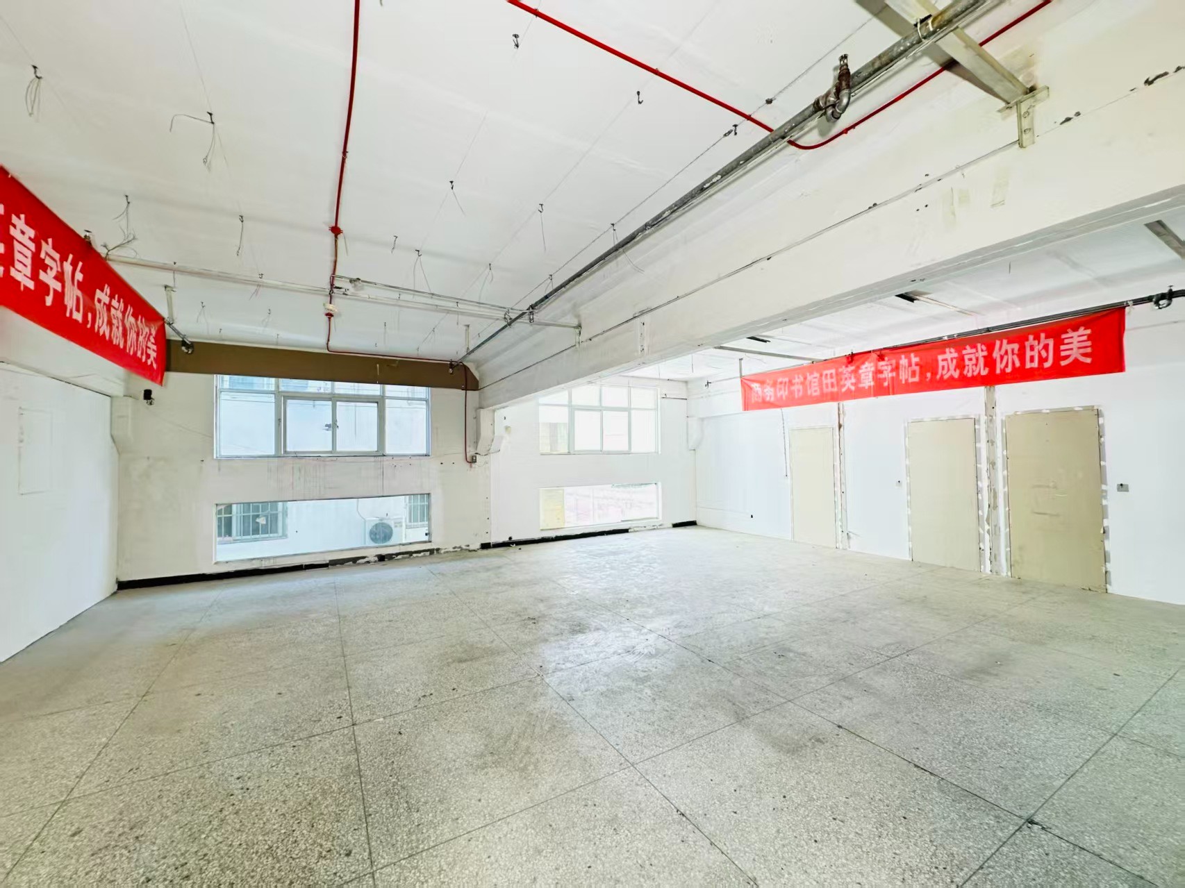 广电街重点吸引人工智能应用、数字经济、电商直播、智能制造服务、软件开发、科技创新企业及创业团队入驻